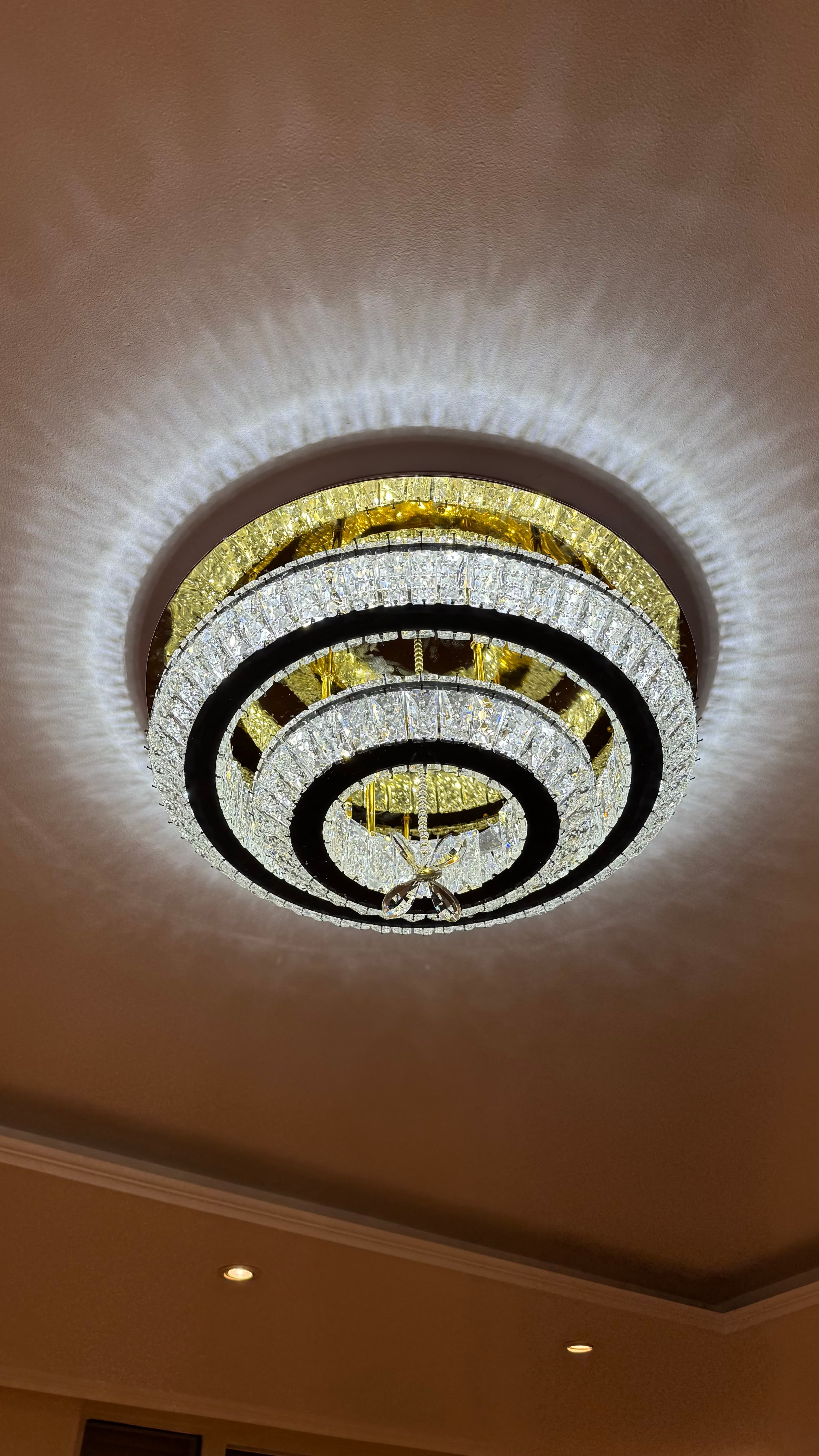 Meerdere plafondlampen geplaatst